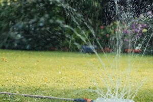 DIY Garten Wassersprinkler aus PET-Flasche